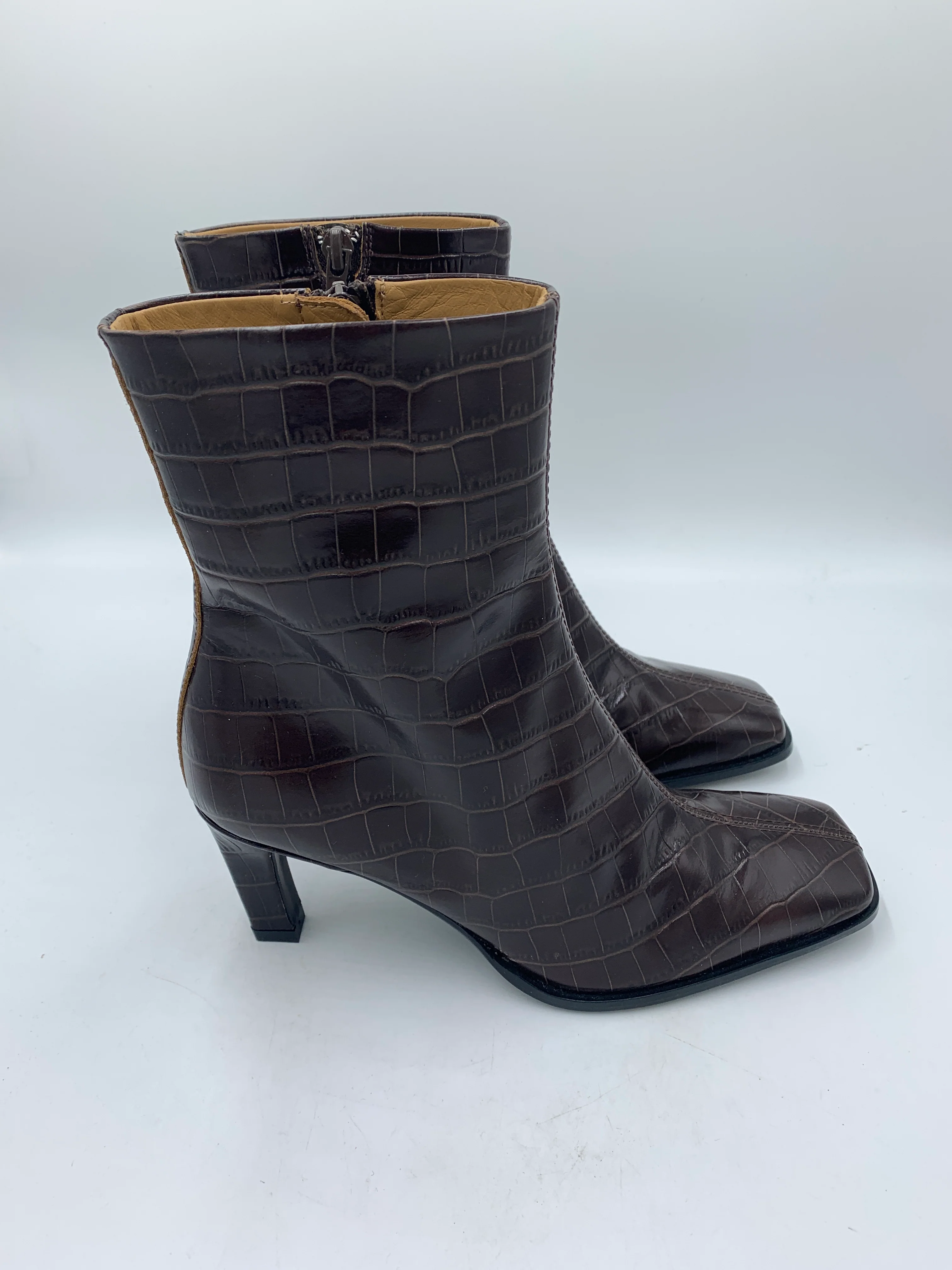 Best Women's Shoes for Narrow Feet